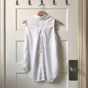 button-back white tank